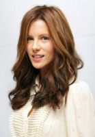 Kate Beckinsale t-shirt #9720