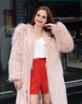Bailee Madison Stickers G1259080