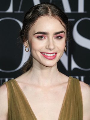 Lily Collins puzzle G2495330