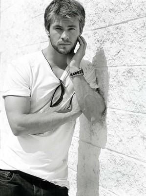 Chris Hemsworth sweatshirt