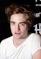 Robert Pattinson sweatshirt #966584