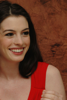 Anne Hathaway Poster G582783